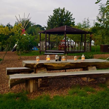 Plush Tents Yurt Village 奇切斯特 外观 照片