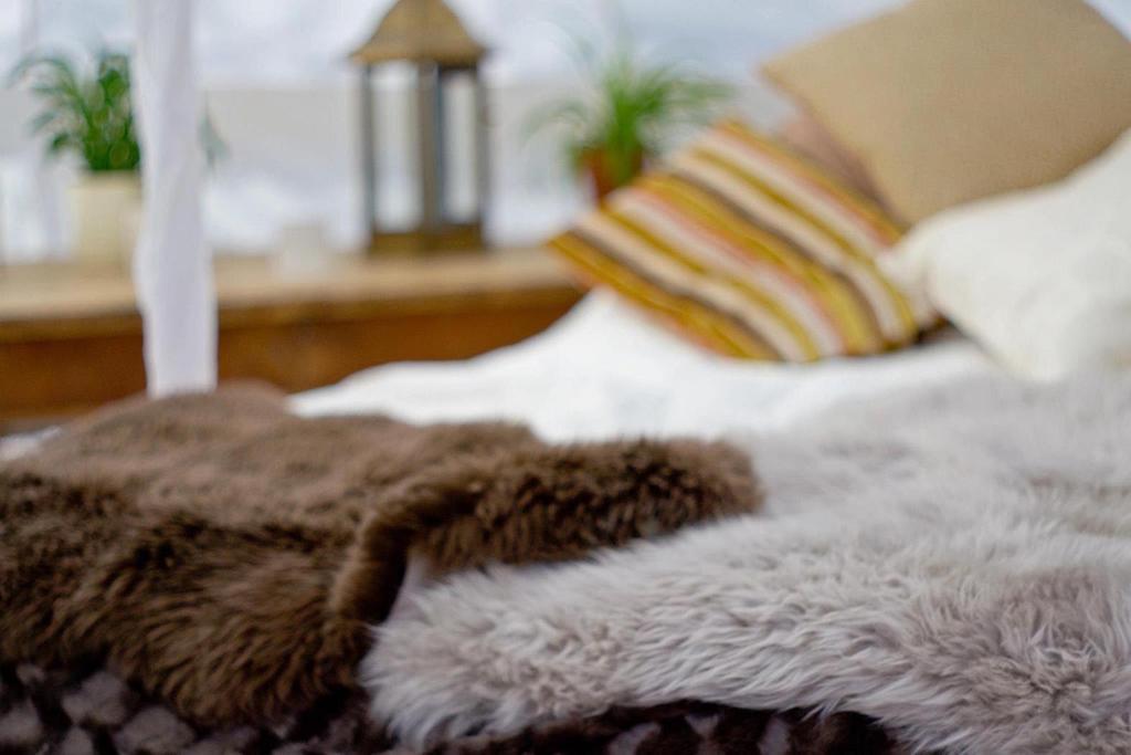 Plush Tents Yurt Village 奇切斯特 外观 照片